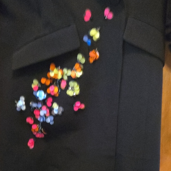 Elegant Blazer Dress with Colorful Floral Accents - Picture 6 of 12